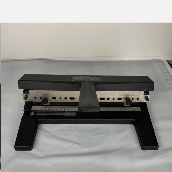 Swingline Heavy Duty Adjustable Industrial 3-Hole Punch Model 440 Black ACCO - Picture 3 of 4